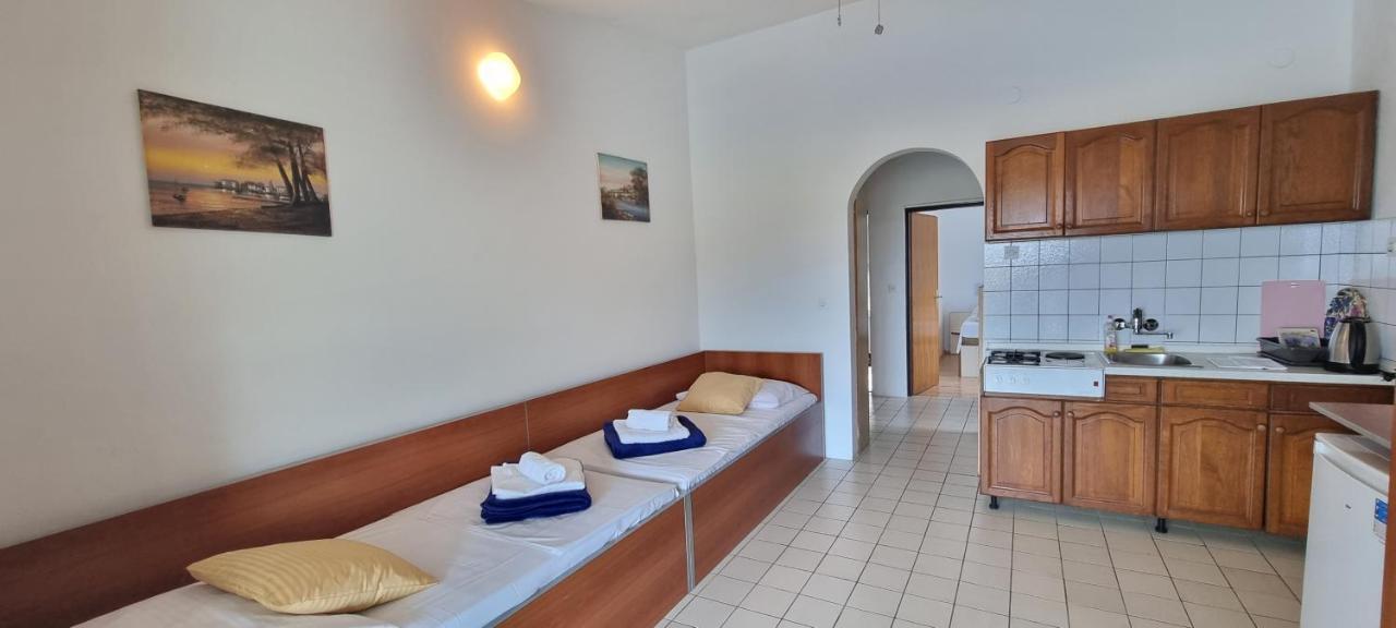Apartments Anica Beber Borovići エクステリア 写真